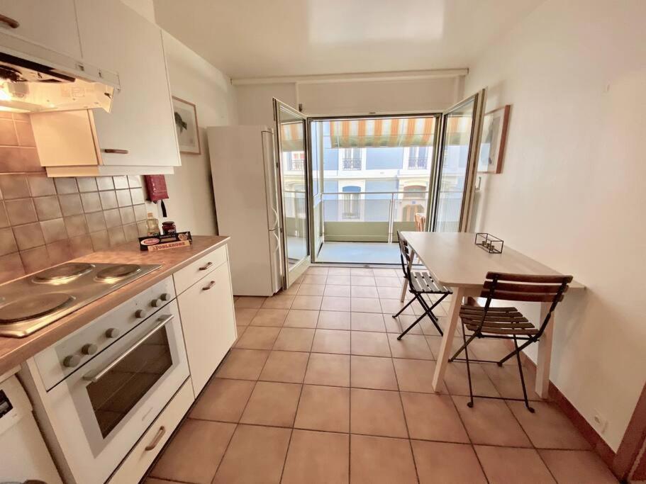 Comfortable, Very Well Located Between Train Station And Lake! Lausanne Exterior photo