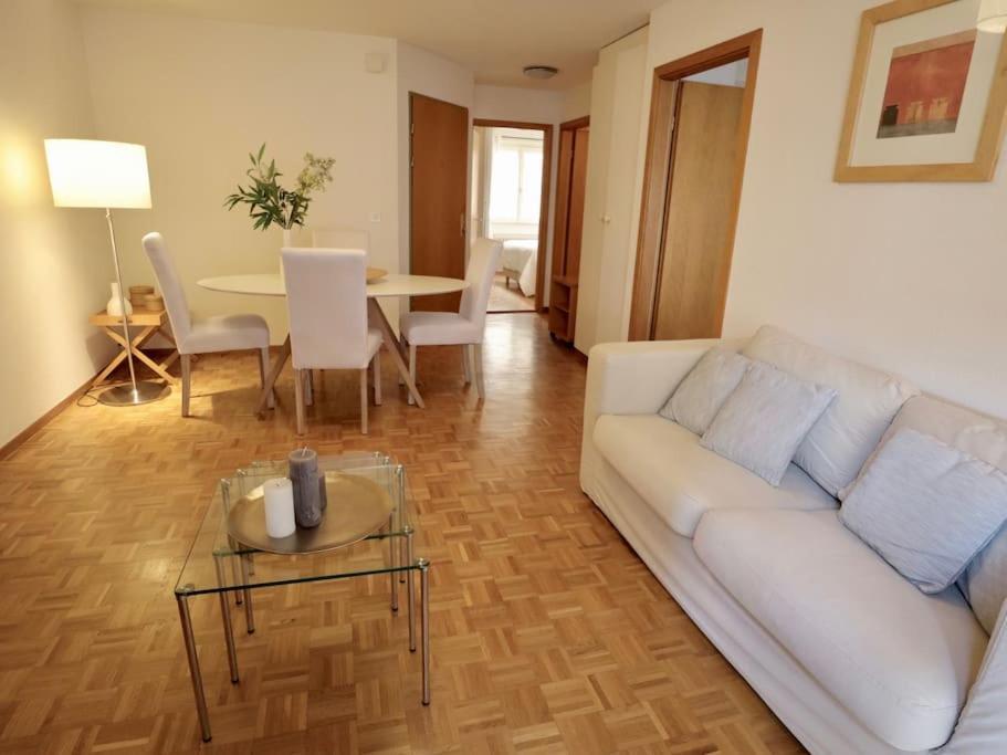 Comfortable, Very Well Located Between Train Station And Lake! Lausanne Exterior photo